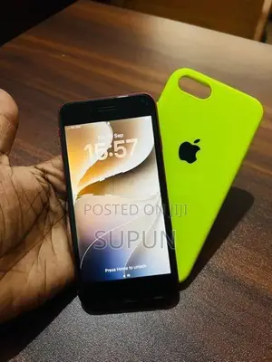 Apple iPhone SE 2 (Used)
