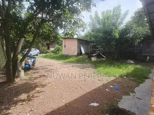 Piliyandala Suwarapala junction land sale with old house .
