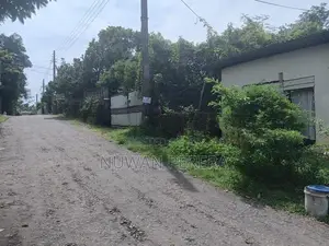 Piliyandala Suwarapala junction land sale with old house .