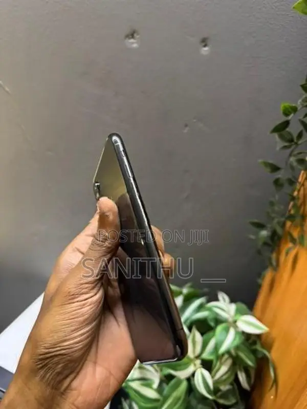 Apple iPhone XS (Used)