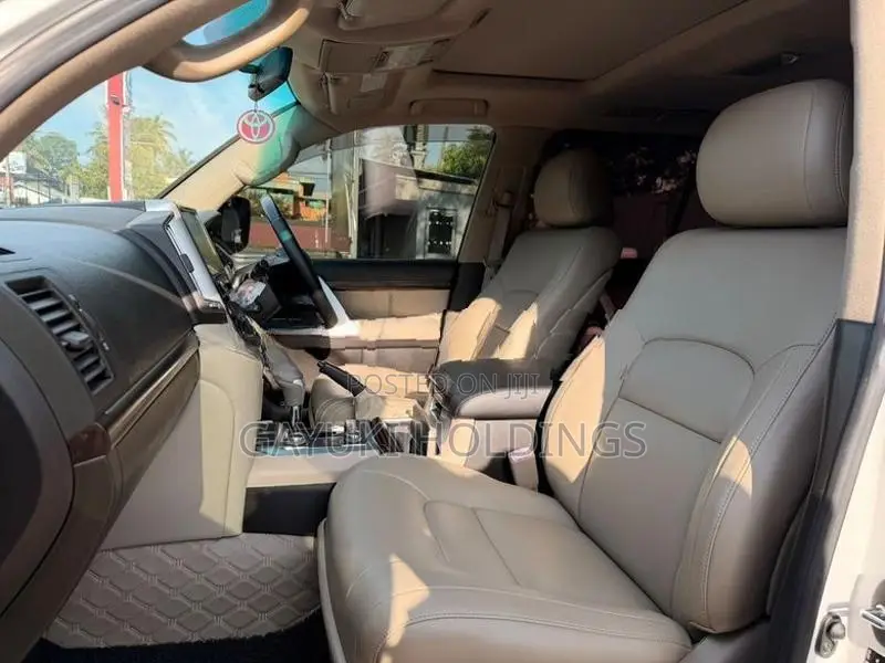 Toyota Land Cruiser Sahara 2010