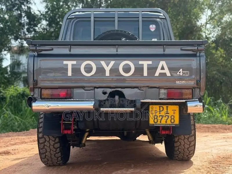 Toyota Land Cruiser 79 2018