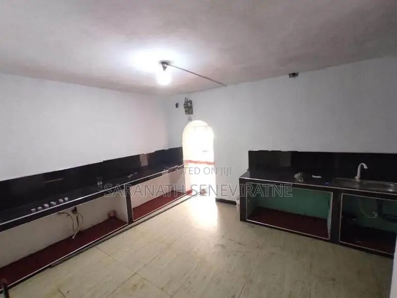2 Storied House for Quick Sale - Boralesgamuwa Can Be Used as units
