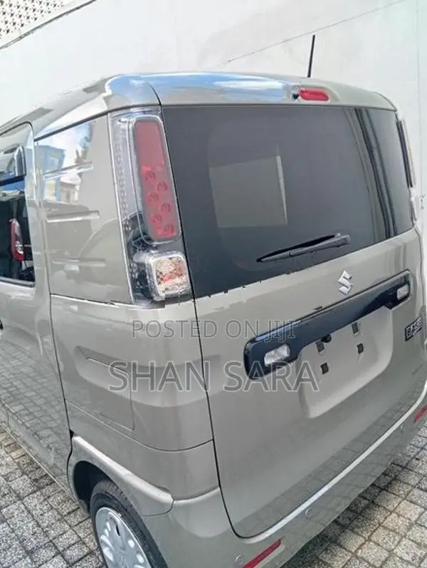 Suzuki Spacia Base 2024