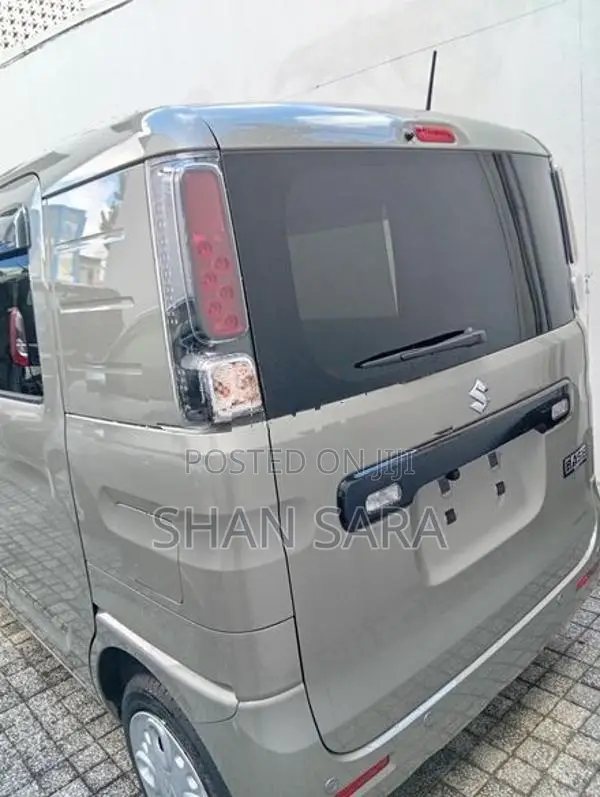 Suzuki Spacia Base 2024