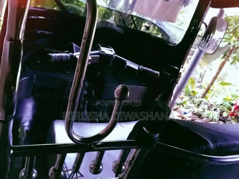Bajaj RE 2013