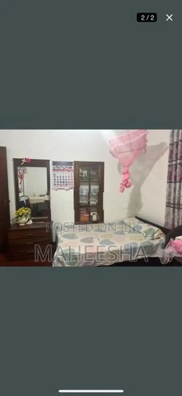 විශ්වවිද්‍යාල සිසුවියන් දෙදෙනෙකුට හෝ එක් අයෙකුට නවාතැන්
