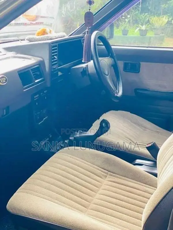 Nissan Sunny 1990