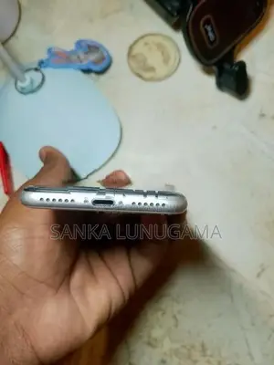 Apple iPhone SE 2 2nd Edition (Used)