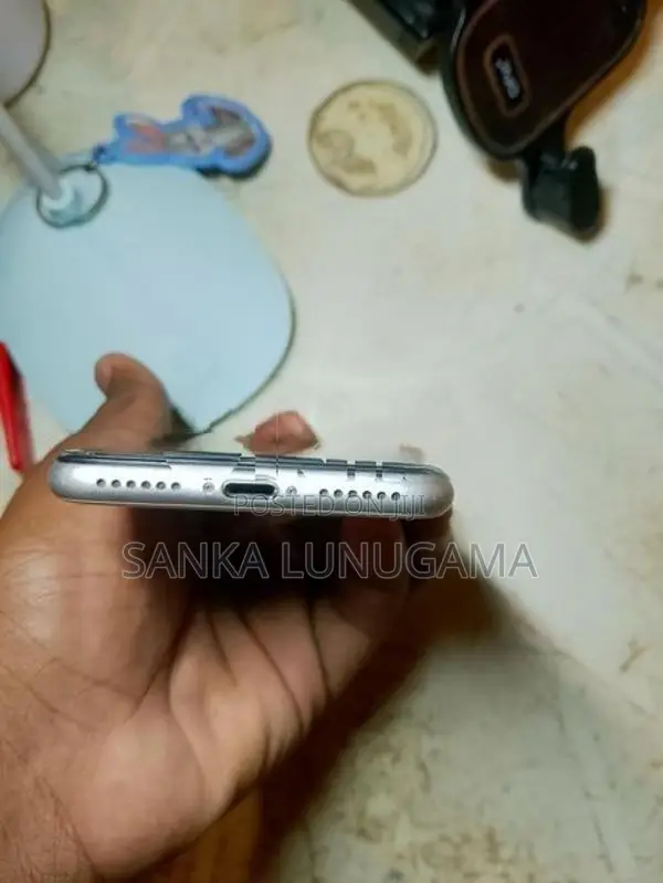 Apple iPhone SE 2 2nd Edition (Used)