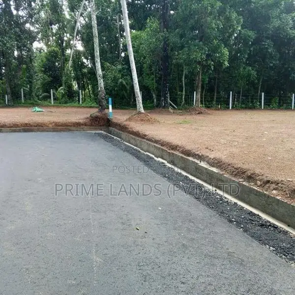 වේයන්ගොඩ කටුණායක පාරට මුහුණලා ඉඩමක් විකිණීමට