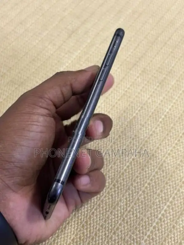 Apple iPhone 8 (Used)
