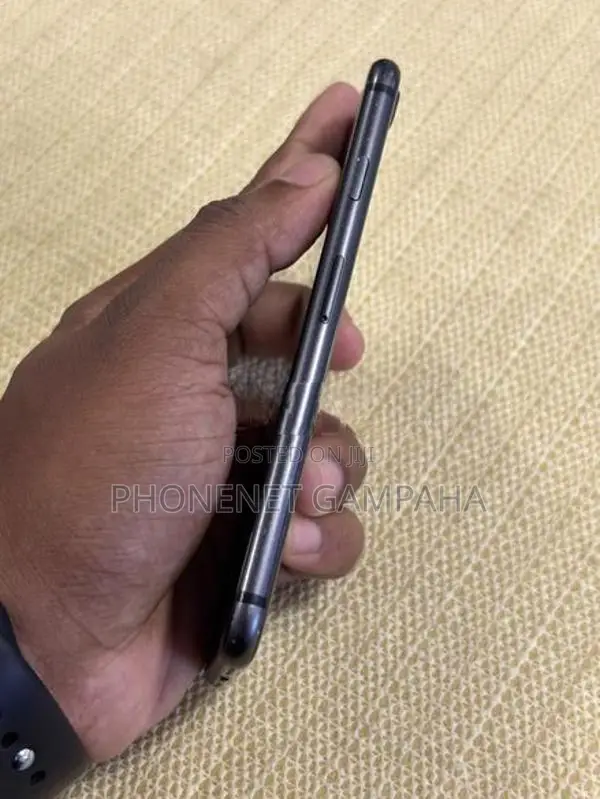 Apple iPhone 8 (Used)