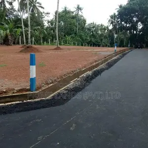 වේයන්ගොඩ කොළබ පාරට මුහුණලා ඉඩමක් විකිණීමට
