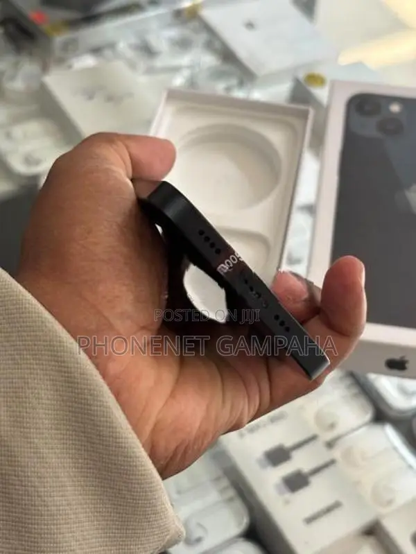 Apple iPhone 13 (Used)