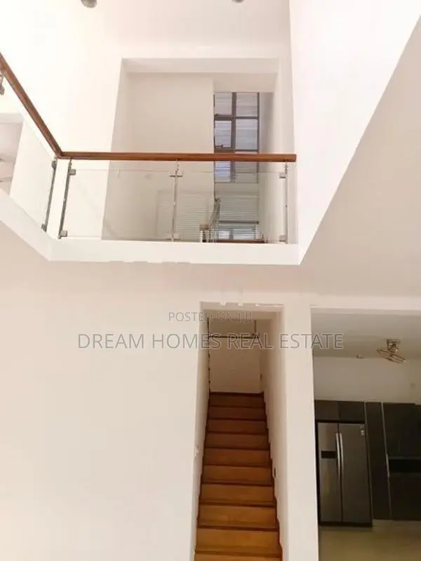 Luxury 4BR House For Sale On School Lane, Nawala