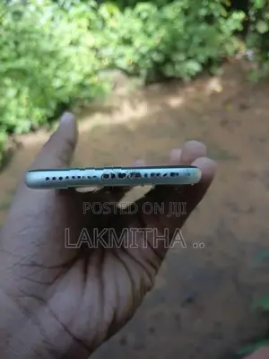 Apple iPhone SE 2 (Used)