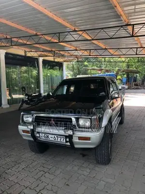 Mitsubishi Strada 1996