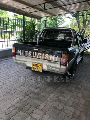 Mitsubishi Strada 1996