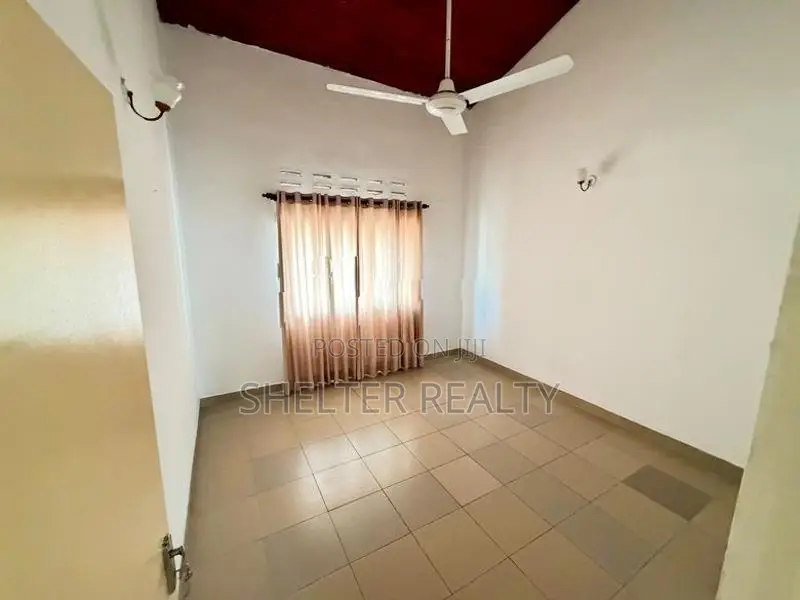 Colombo 8 - 3 BR Unfurnished Apartment for rent