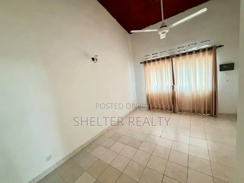 Colombo 8 - 3 BR Unfurnished Apartment for rent