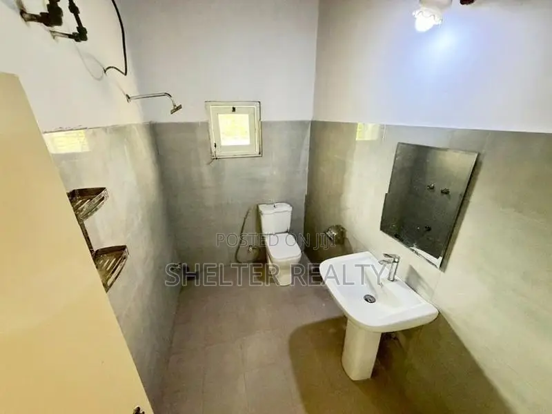 Colombo 8 - 3 BR Unfurnished Apartment for rent