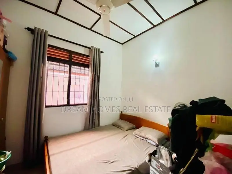 3-Bedroom House For Sale In Athurugiriya