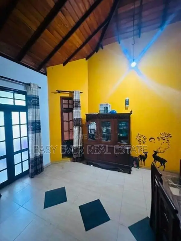 රාගම – බටුවත්ත ප්‍රධාන පාරට මුහුණලා අංගසම්පූර්ණ දෙමහල් නිවසක්
