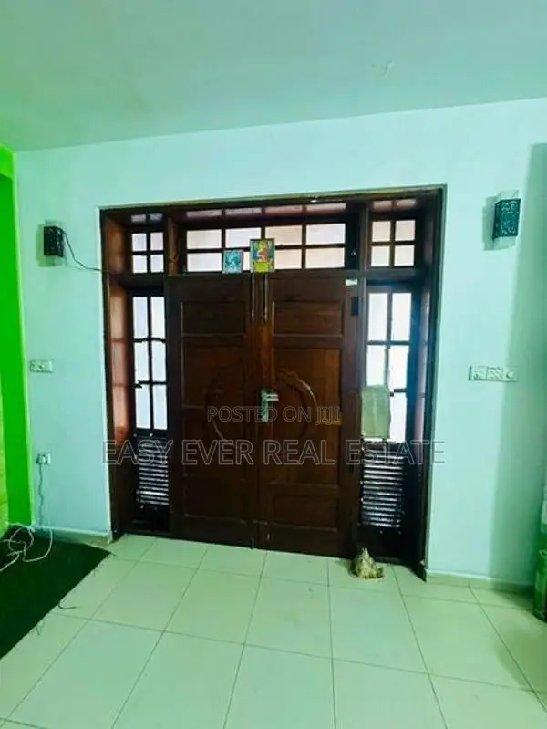 රාගම – බටුවත්ත ප්‍රධාන පාරට මුහුණලා අංගසම්පූර්ණ දෙමහල් නිවසක්