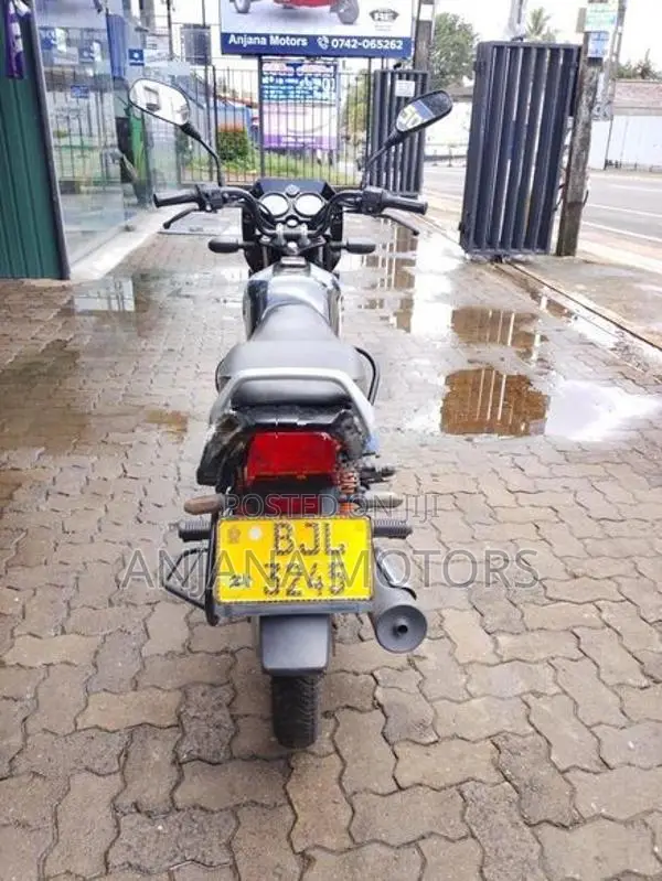 Bajaj CT100 2023