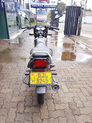 Bajaj CT100 2023