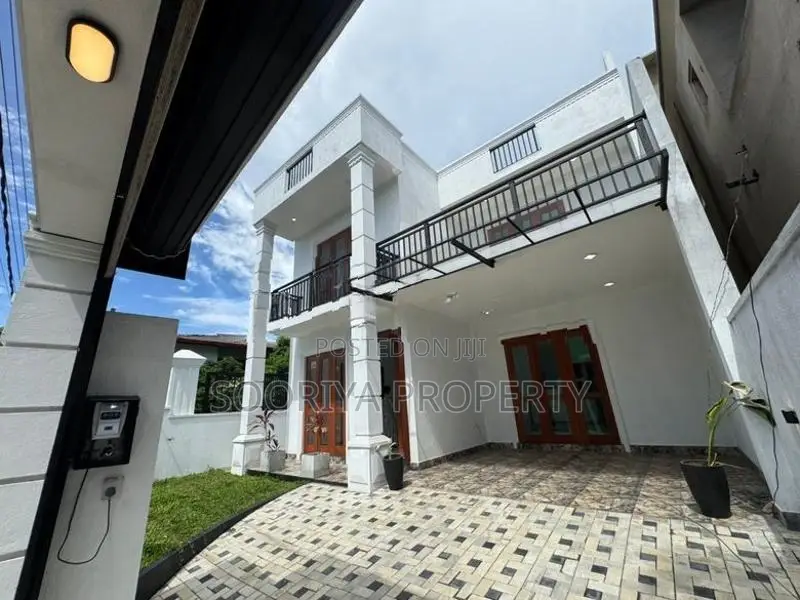 Brand New Luxury House for Sale in Between Piliyandala Boralesgamuwa