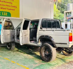 Nissan D21 4WD 1989 Crew Cab (Used)