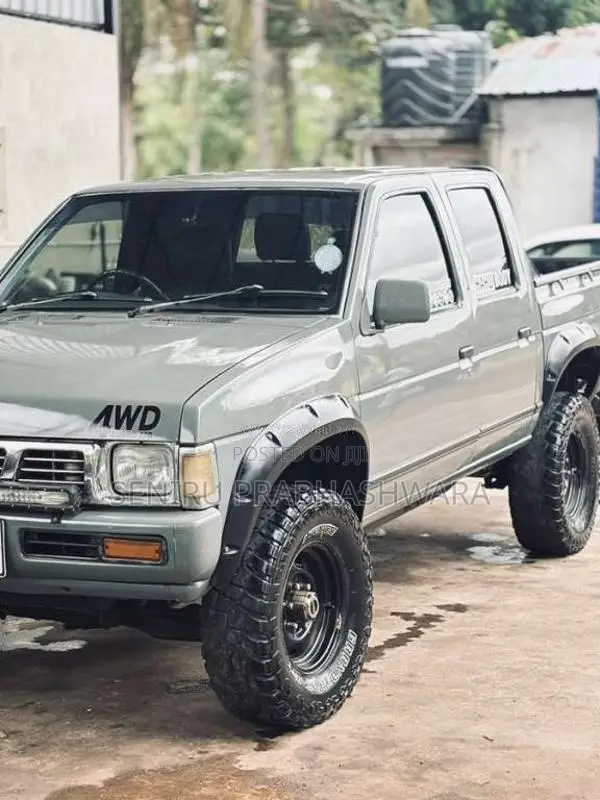 Nissan D21 4WD 1989 Crew Cab (Used)