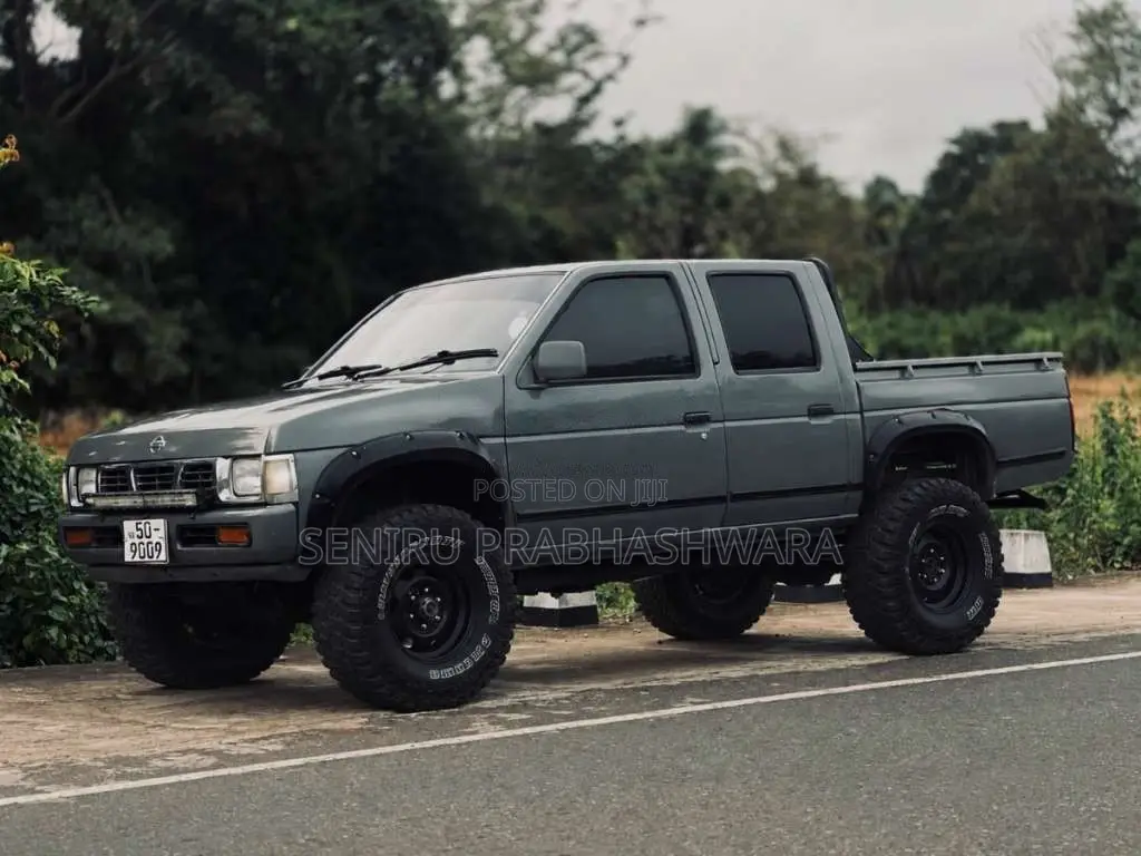 Nissan D21 4WD 1989 Crew Cab (Used)