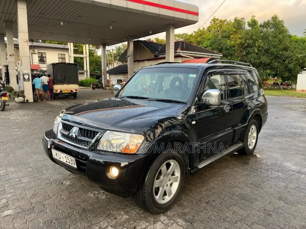 Mitsubishi Montero 2004 SUV (Used)