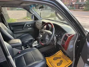 Mitsubishi Montero 2004 SUV (Used)