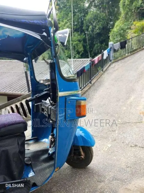 Bajaj RE 205 2011 Three Wheel (Used)