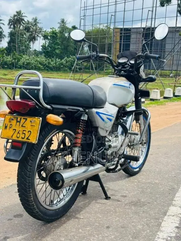 Bajaj Boxer 2010 Motorbike (Used)