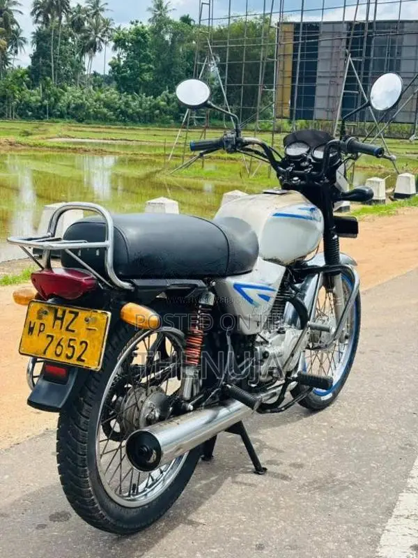 Bajaj Boxer 2010 Motorbike (Used)