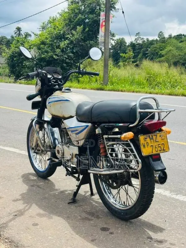 Bajaj Boxer 2010 Motorbike (Used)