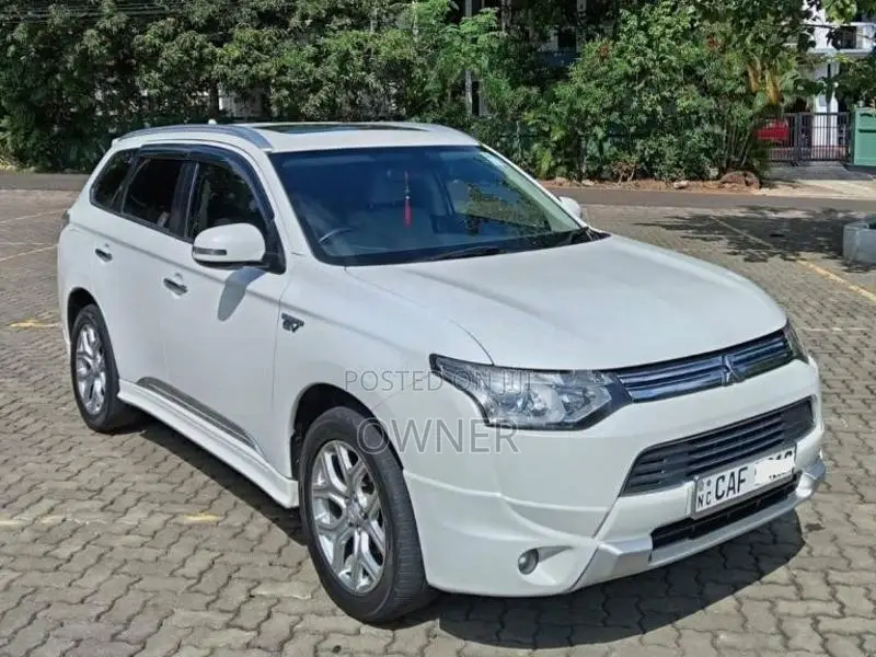 Mitsubishi Outlander Phev G Navi Premium 2015 SUV (Used)