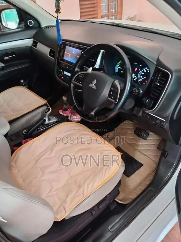 Mitsubishi Outlander Phev G Navi Premium 2015 SUV (Used)