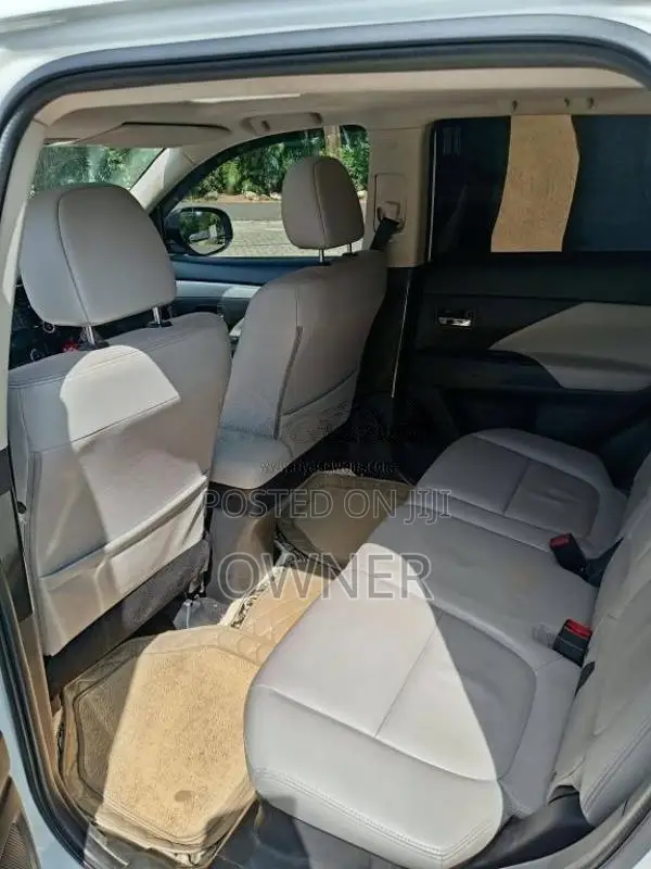 Mitsubishi Outlander Phev G Navi Premium 2015 SUV (Used)