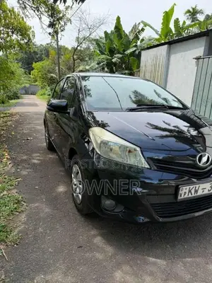 Toyota Vitz 2013 Car (Used)