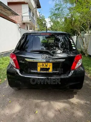Toyota Vitz 2013 Car (Used)