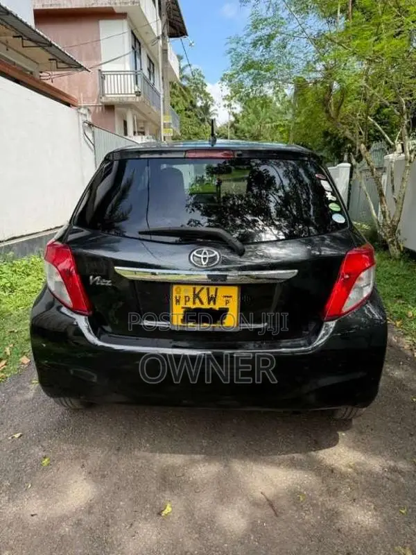 Toyota Vitz 2013 Car (Used)