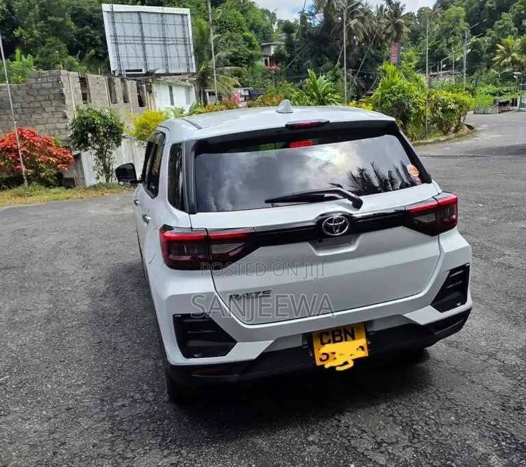 Toyota Raize 2024 SUV (Used)