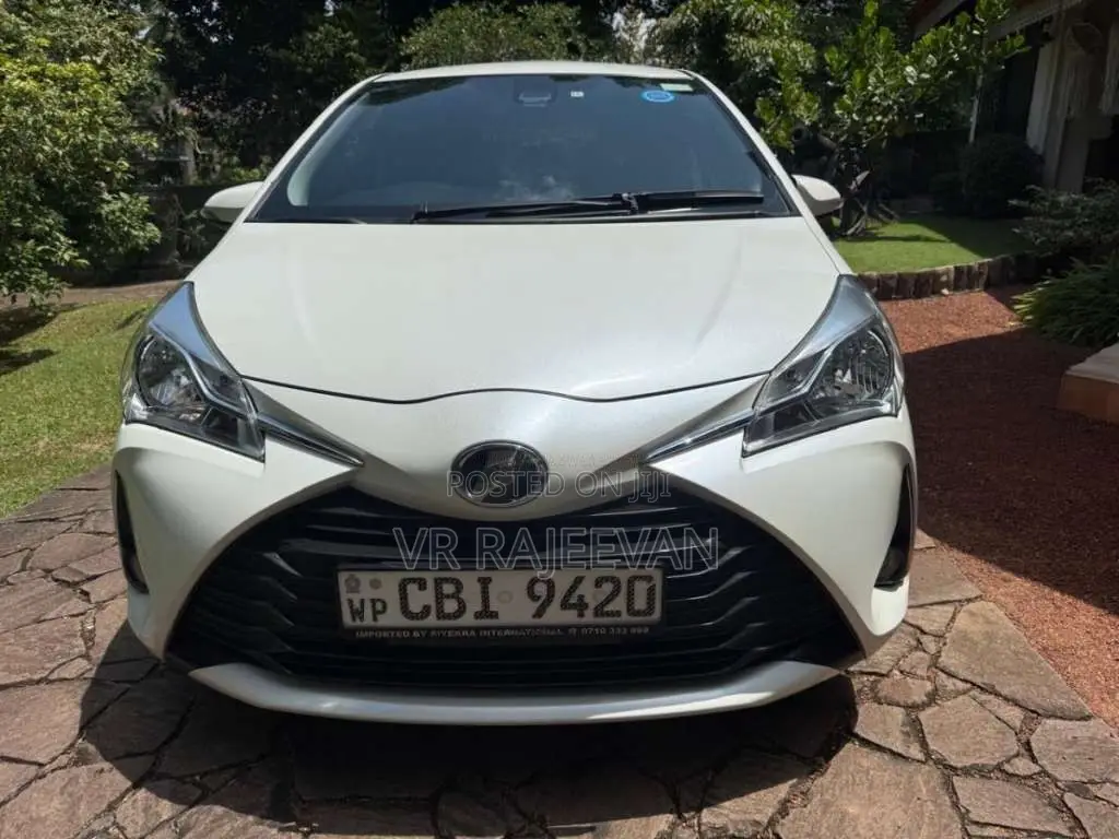 Toyota Vitz 2017 Car (Used)