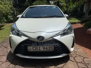Toyota Vitz 2017 Car (Used)